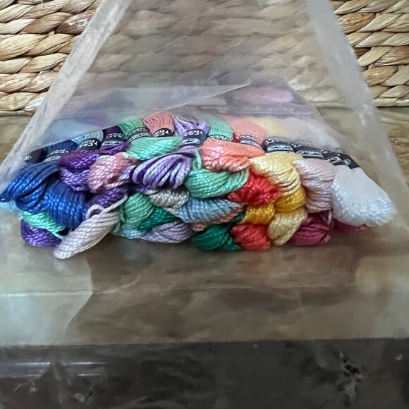 Variety bag of craft thread - Picture 2 of 4